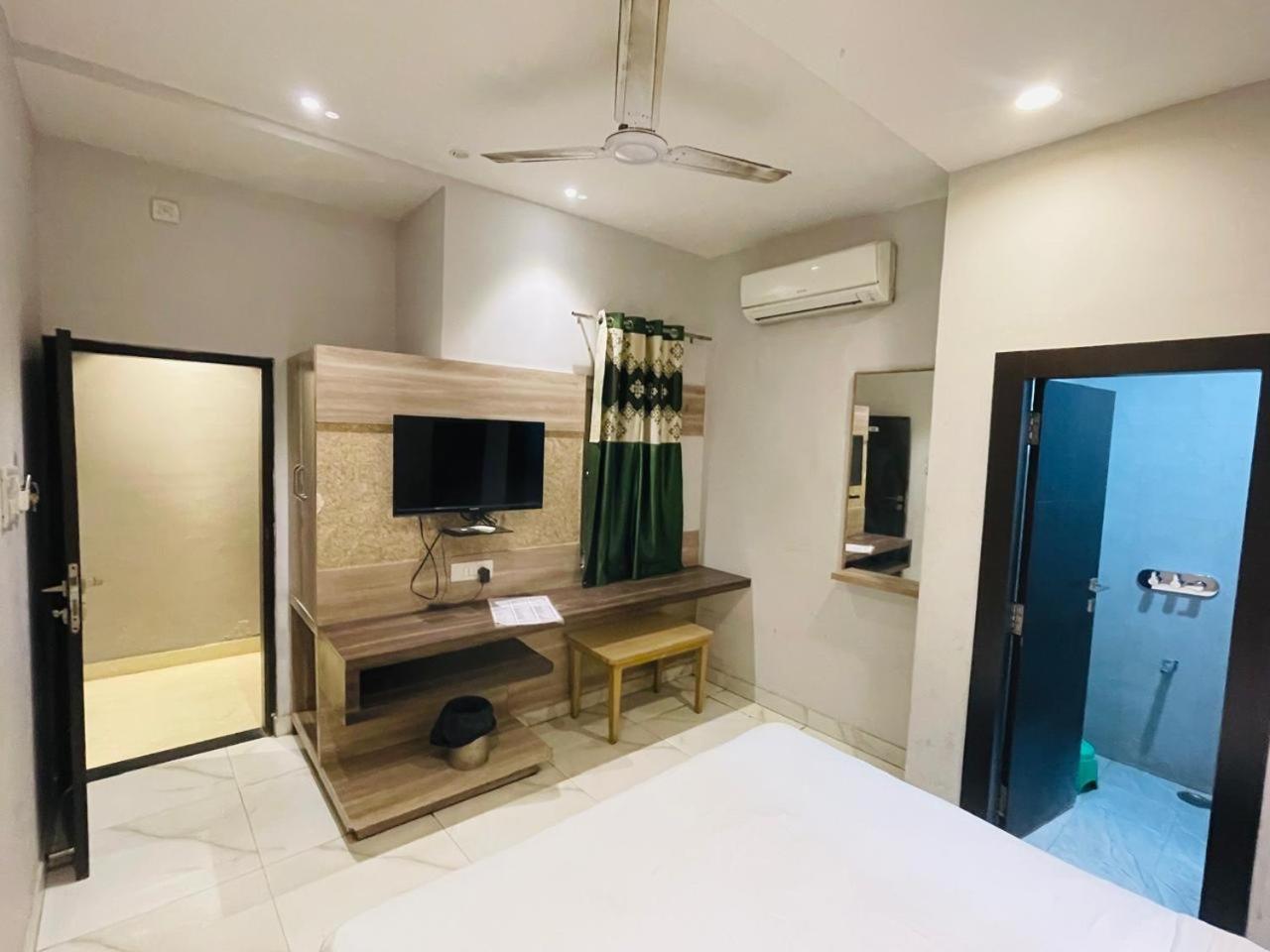 Hotel Megha Inn Lucknow Zewnętrze zdjęcie