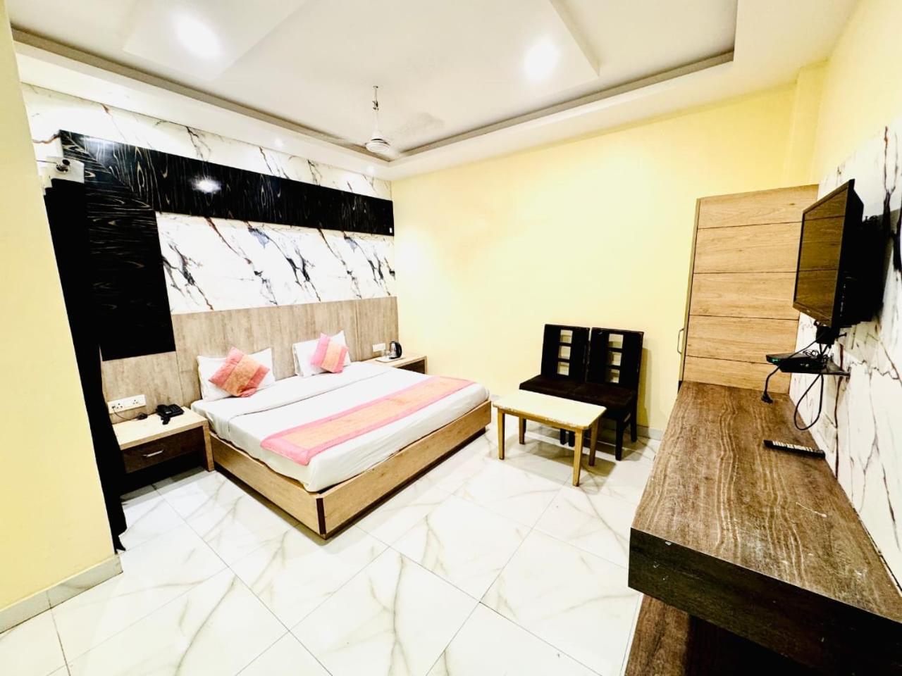 Hotel Megha Inn Lucknow Zewnętrze zdjęcie