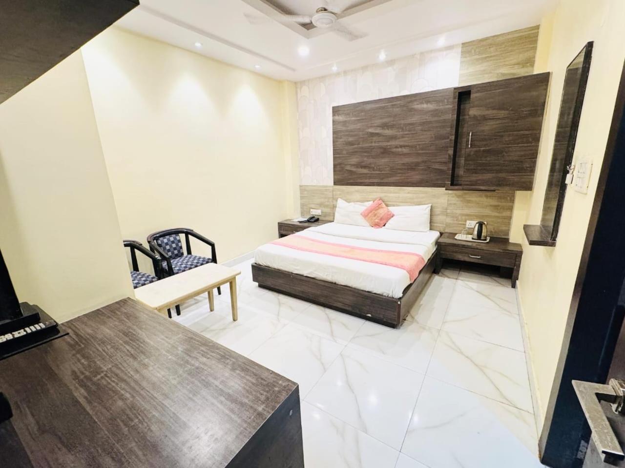 Hotel Megha Inn Lucknow Zewnętrze zdjęcie